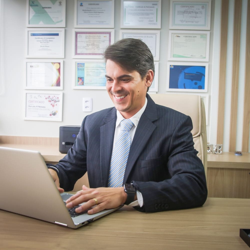 Cello Menezes em atuação profissional